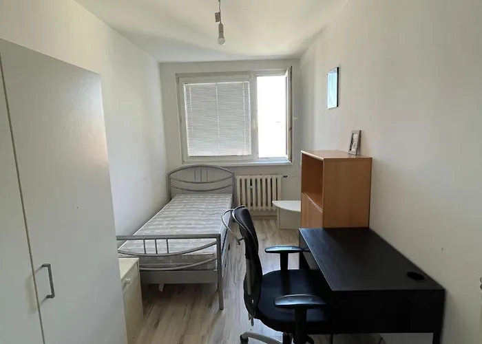Single Private Room In A 5 Room Shared Apartment